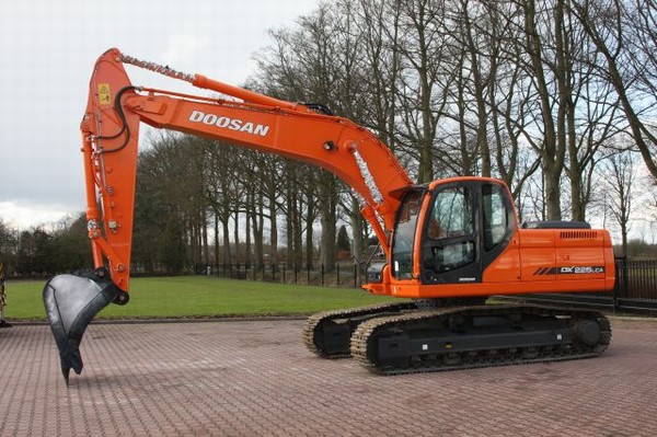 Escavadeira Doosan DX225 LCA