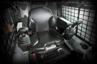 Interior da cabine das novas Mini-carregadeiras Bobcat Série M